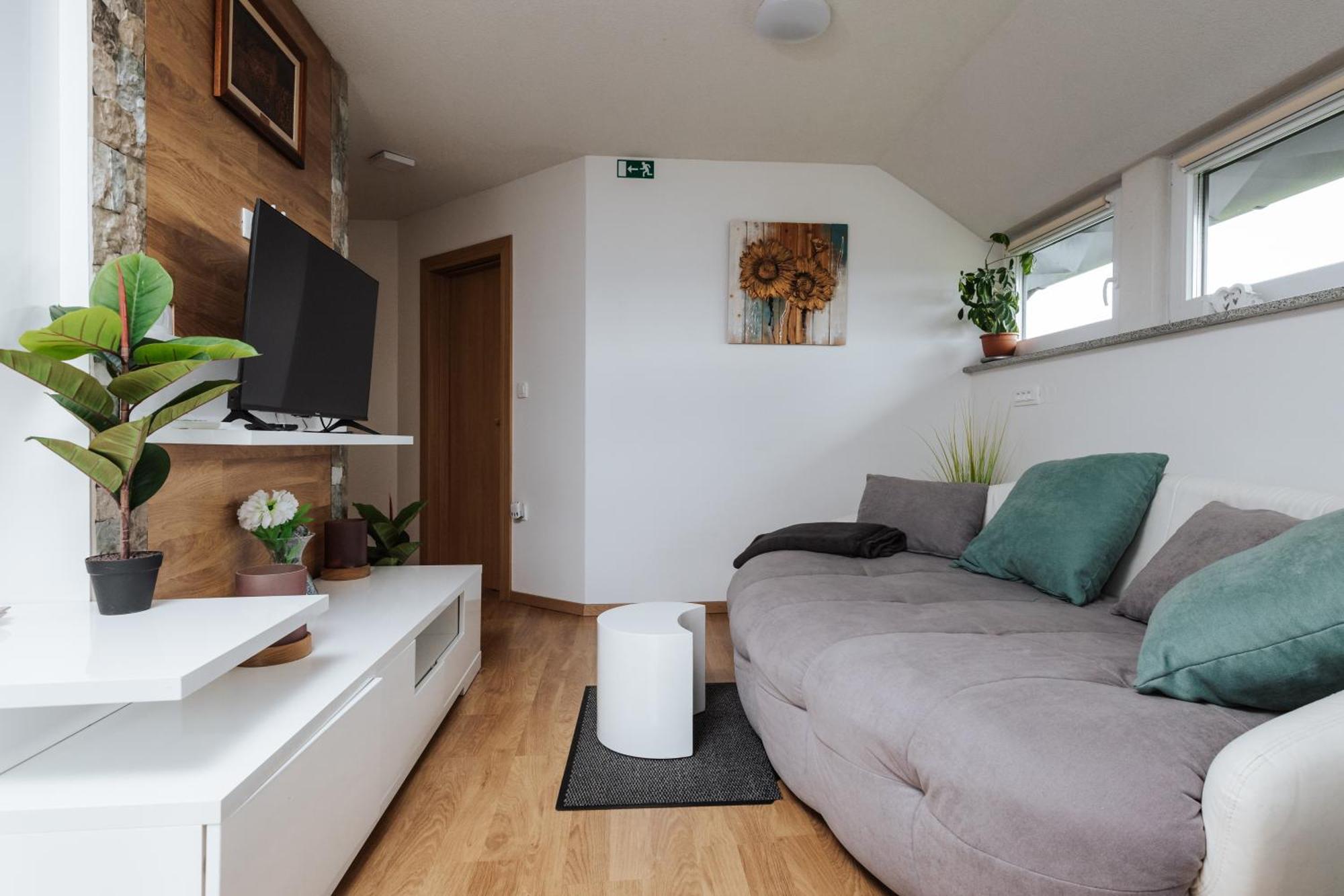 Tanja S Holiday Home In Nature With Sauna And Hot Tub Gorica pri Slivnici エクステリア 写真